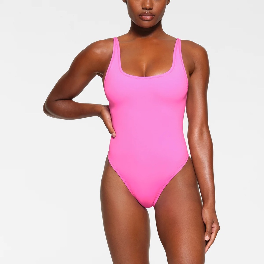 🔥NWT SKIMS Scoop Neck Swimsuit One Piece